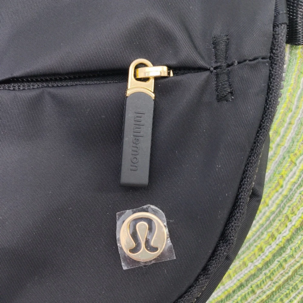 lululemon athletica All Night Festival Bag 2L • Black/Gold • New
